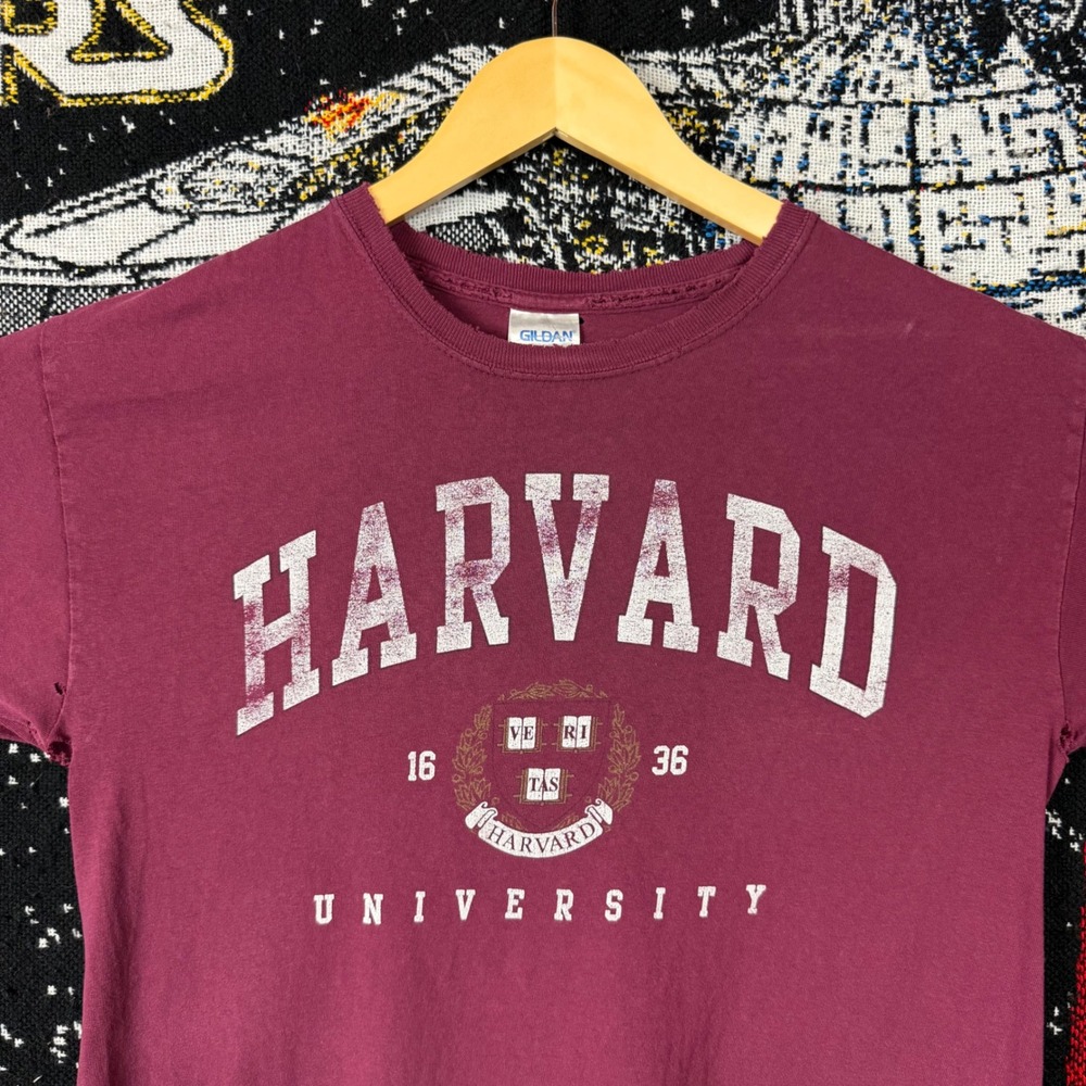 Gildan Harvard University T-Shirt Distressed Collegiate Graphic Tee Medium